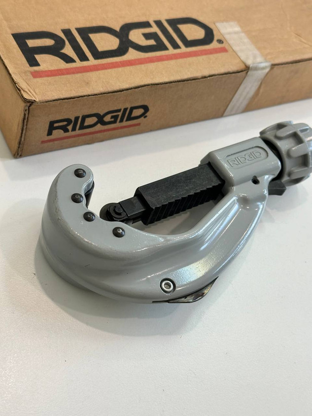 لوله بر جدار نازک مجهز به پیچ تغذیه