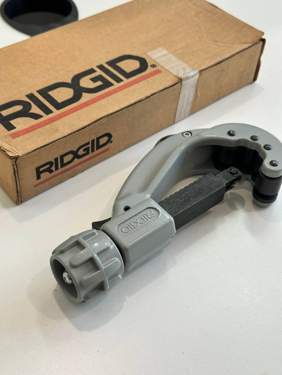 لوله بر جدار نازک مجهز به پیچ تغذیه